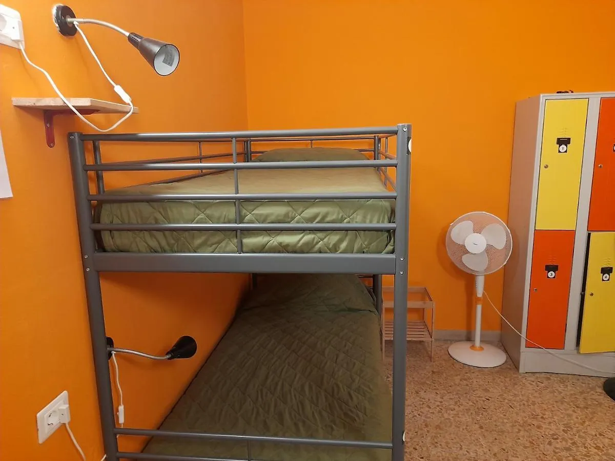 Pisa Train Station Hostel Italien